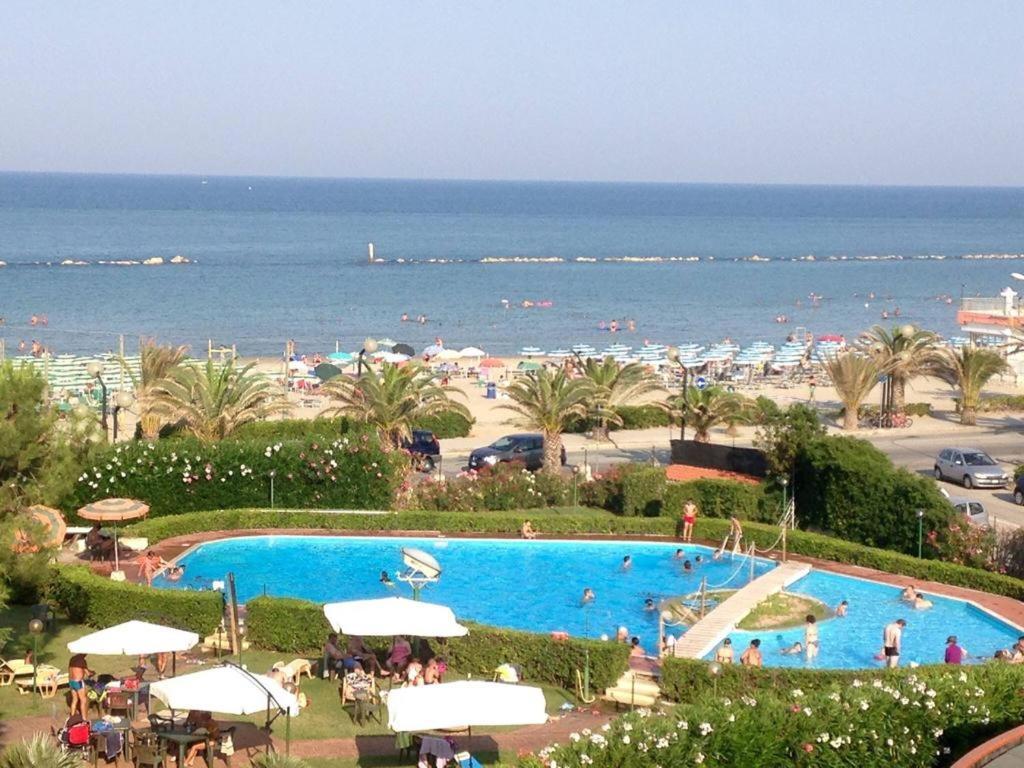 Le Rose Beach & Suites Appartamenti Fronte Mare A Villarosa Martinsicuro Kültér fotó
