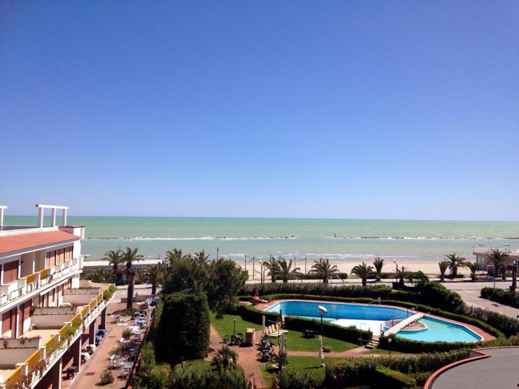 Le Rose Beach & Suites Appartamenti Fronte Mare A Villarosa Martinsicuro Kültér fotó